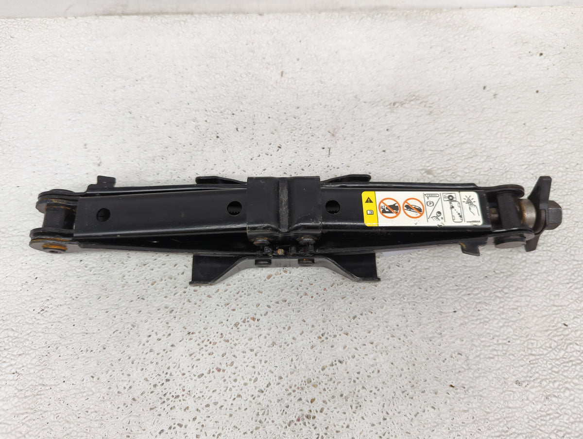 2019 Dodge Charger Spare Scissor Car Jack 1415616 - Oemusedautoparts1.com
