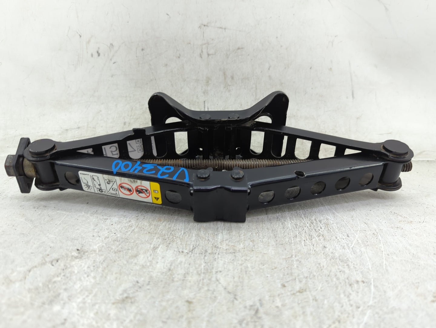 2019 Dodge Charger Spare Scissor Car Jack - Oemusedautoparts1.com