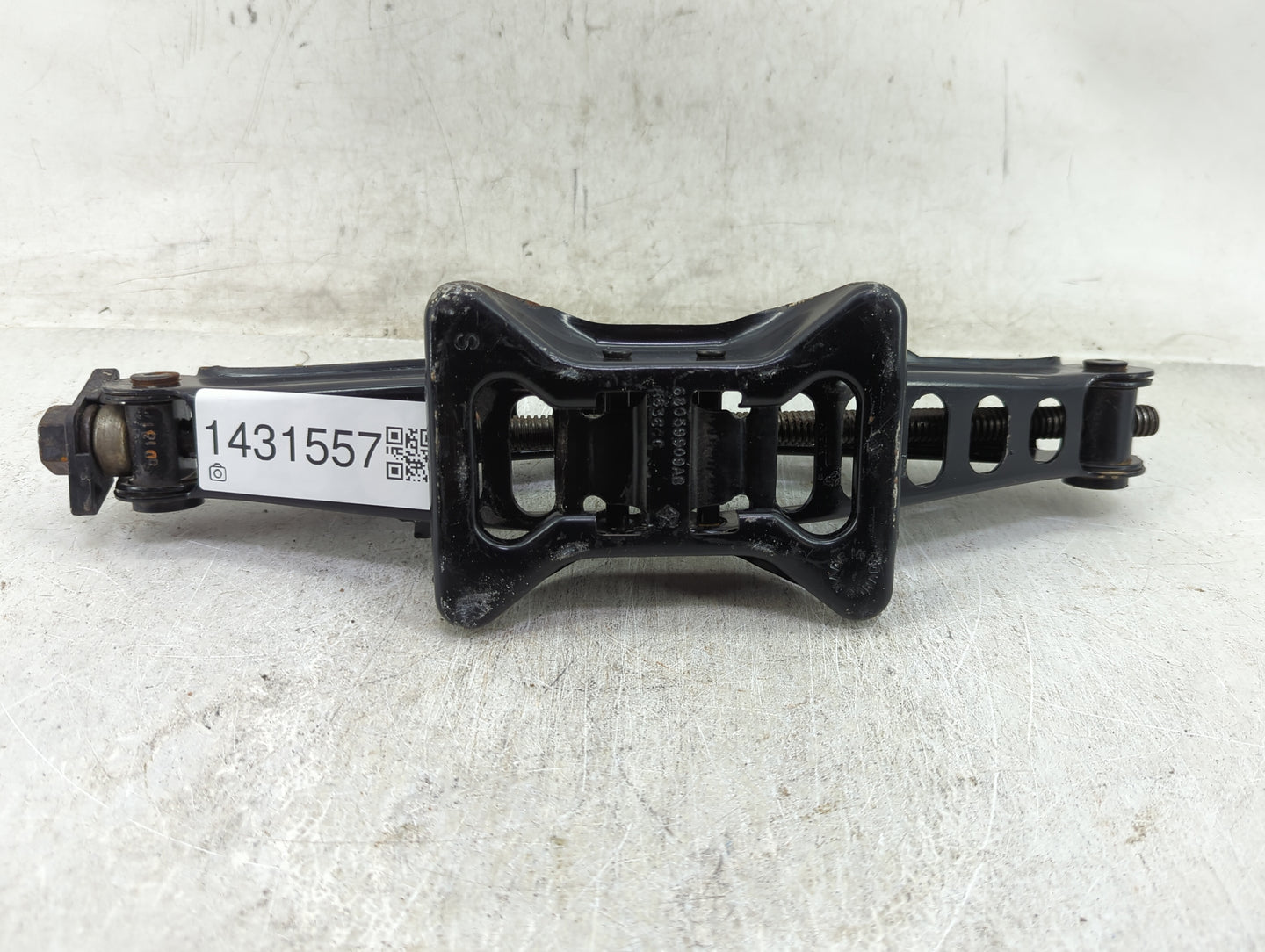 2019 Dodge Charger Spare Scissor Car Jack - Oemusedautoparts1.com