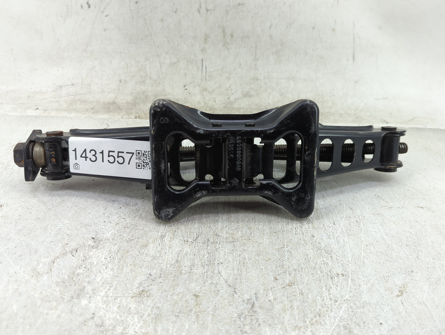 2019 Dodge Charger Spare Scissor Car Jack - Oemusedautoparts1.com