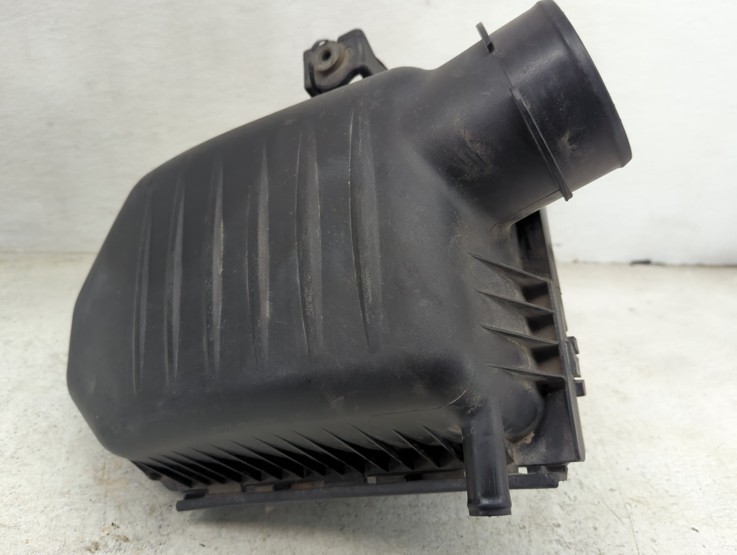 2011-2019 Dodge Charger Air Cleaner Intake-duct Hose Tube - Oemusedautoparts1.com