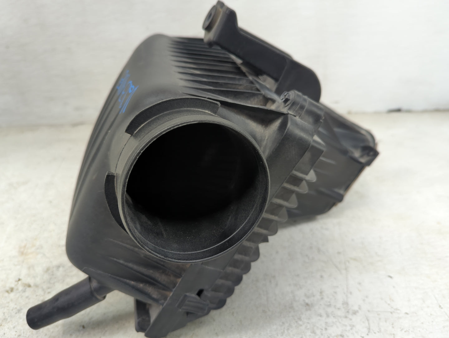 2011-2019 Dodge Charger Air Cleaner Intake-duct Hose Tube - Oemusedautoparts1.com