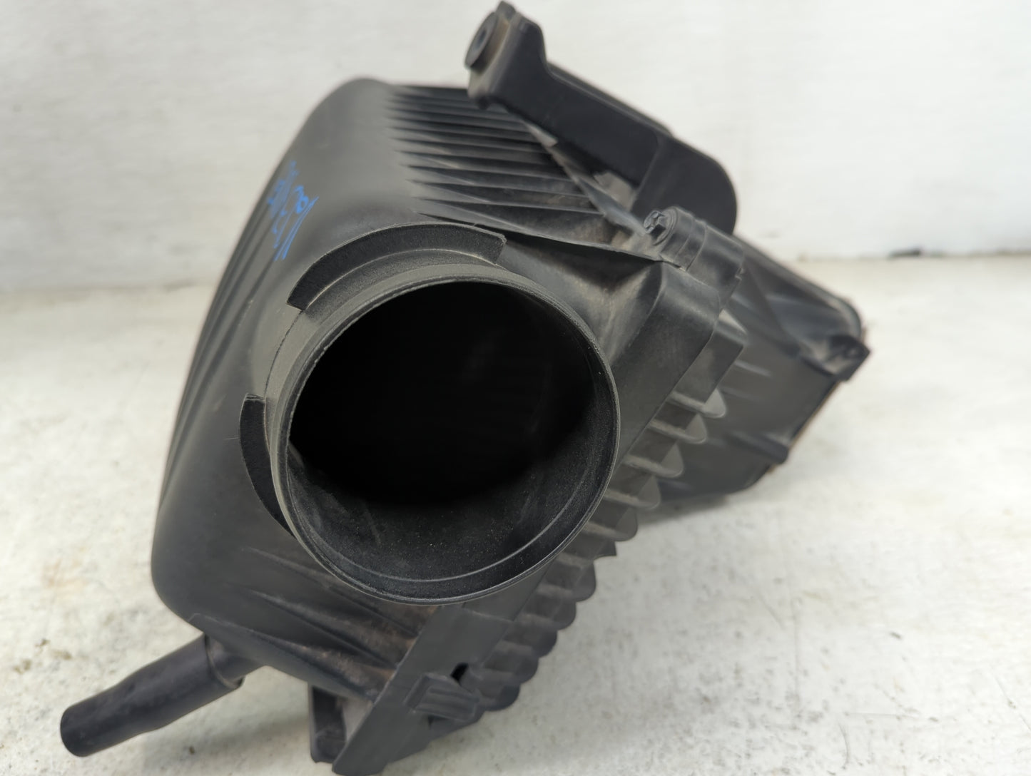 2011-2019 Dodge Charger Air Cleaner Intake-duct Hose Tube - Oemusedautoparts1.com