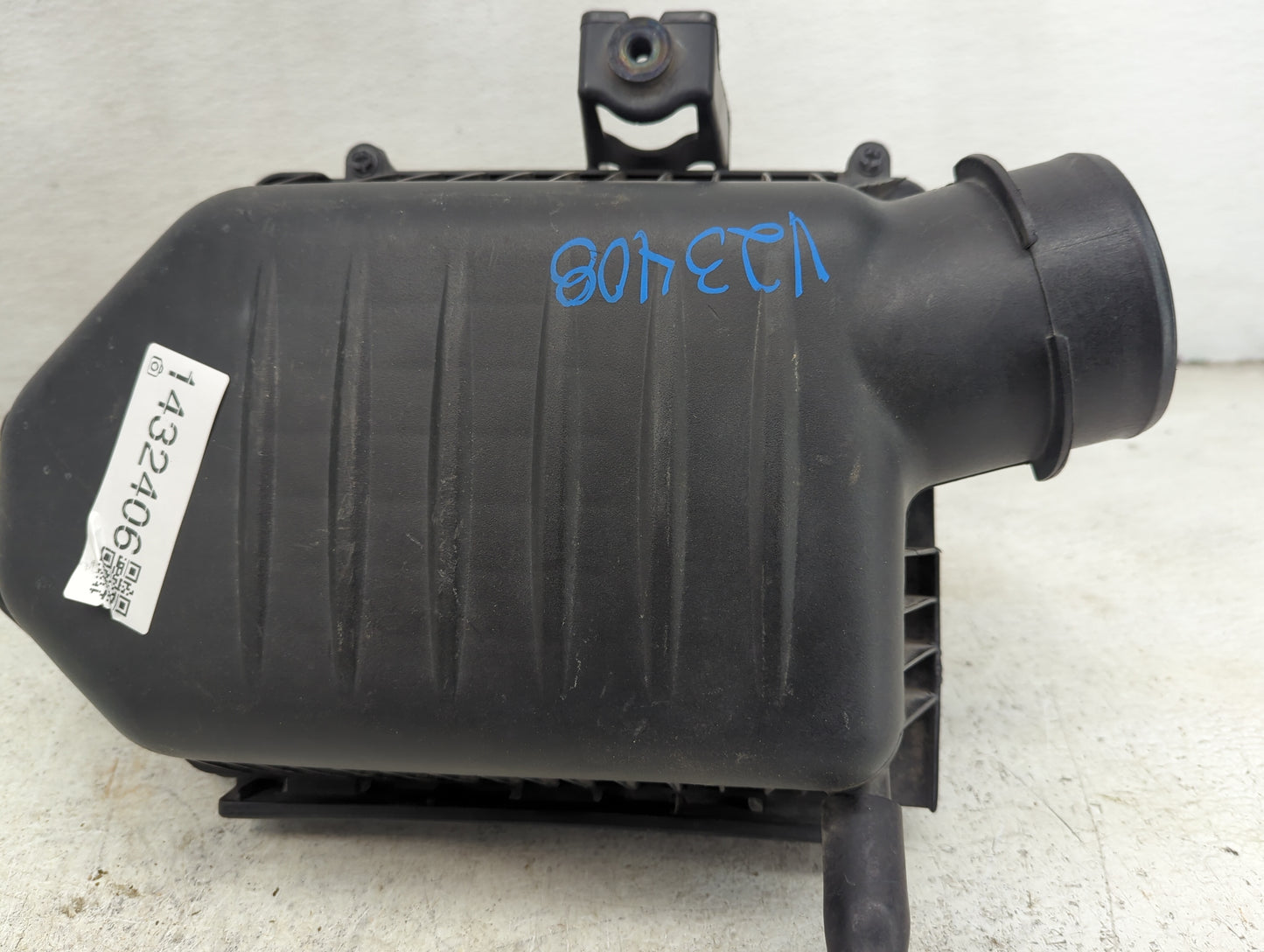 2011-2019 Dodge Charger Air Cleaner Intake-duct Hose Tube - Oemusedautoparts1.com