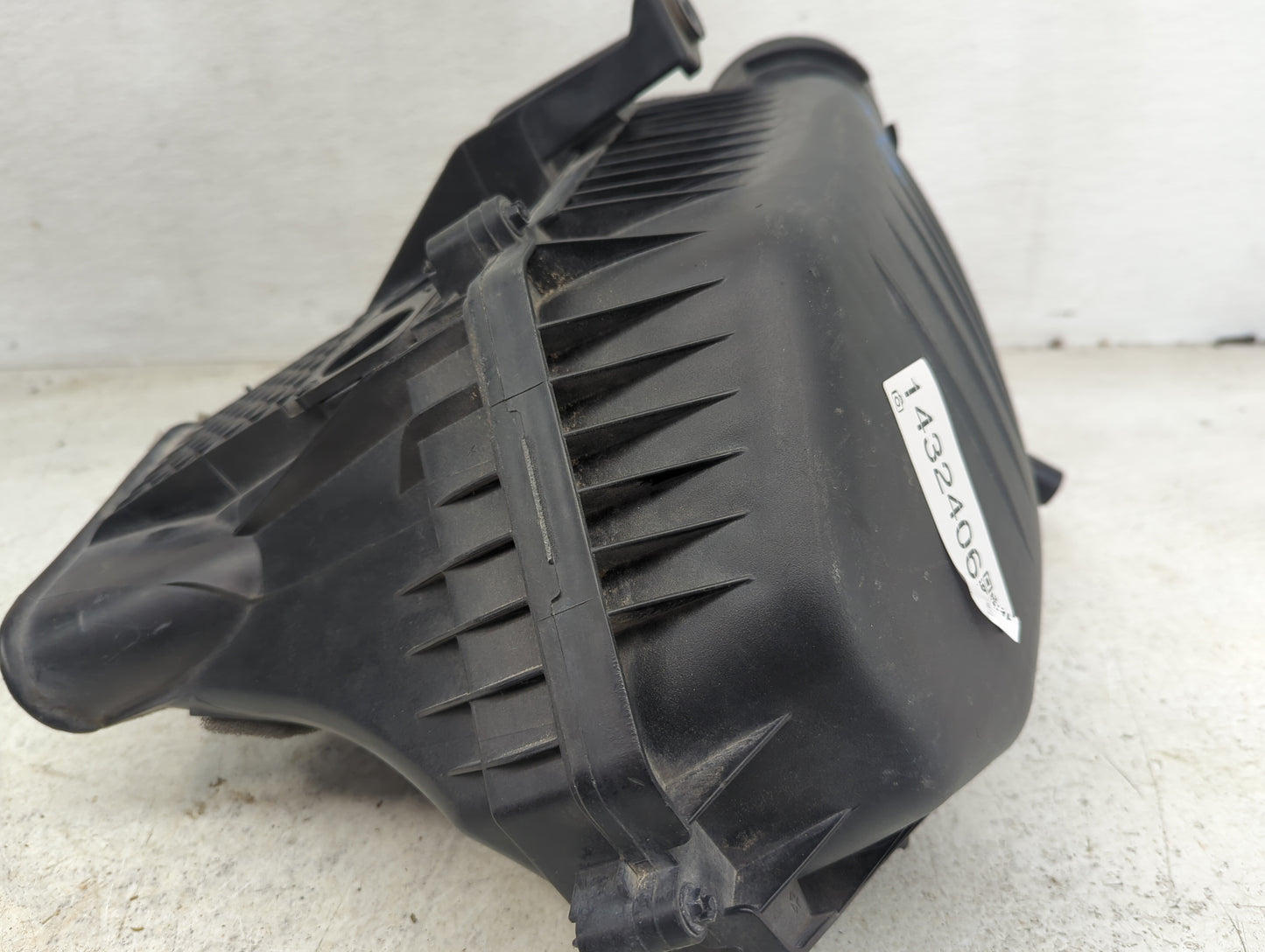 2011-2019 Dodge Charger Air Cleaner Intake-duct Hose Tube - Oemusedautoparts1.com