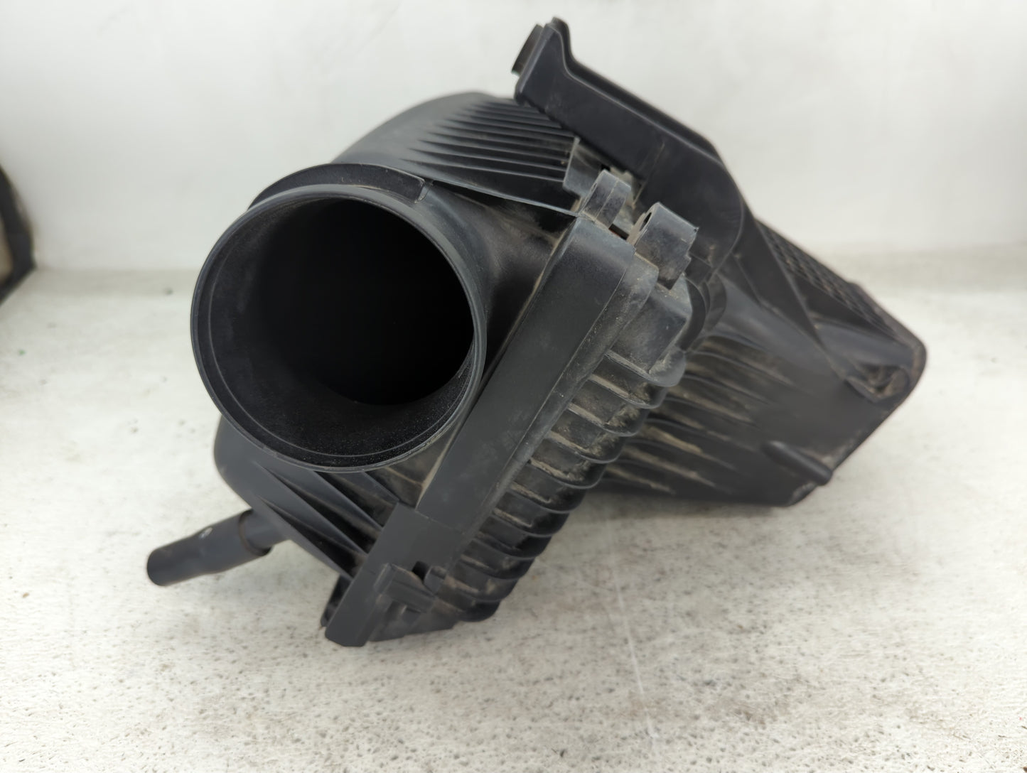 2011-2019 Dodge Charger Air Cleaner Intake-duct Hose Tube - Oemusedautoparts1.com