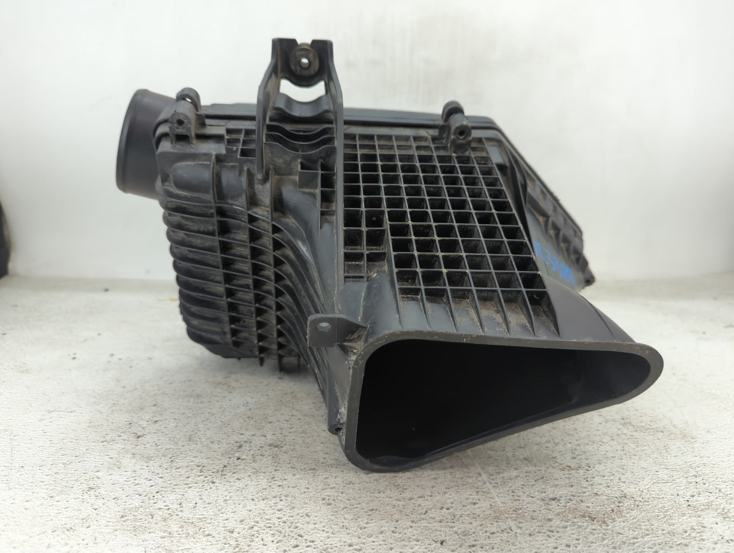 2011-2019 Dodge Charger Air Cleaner Intake-duct Hose Tube - Oemusedautoparts1.com