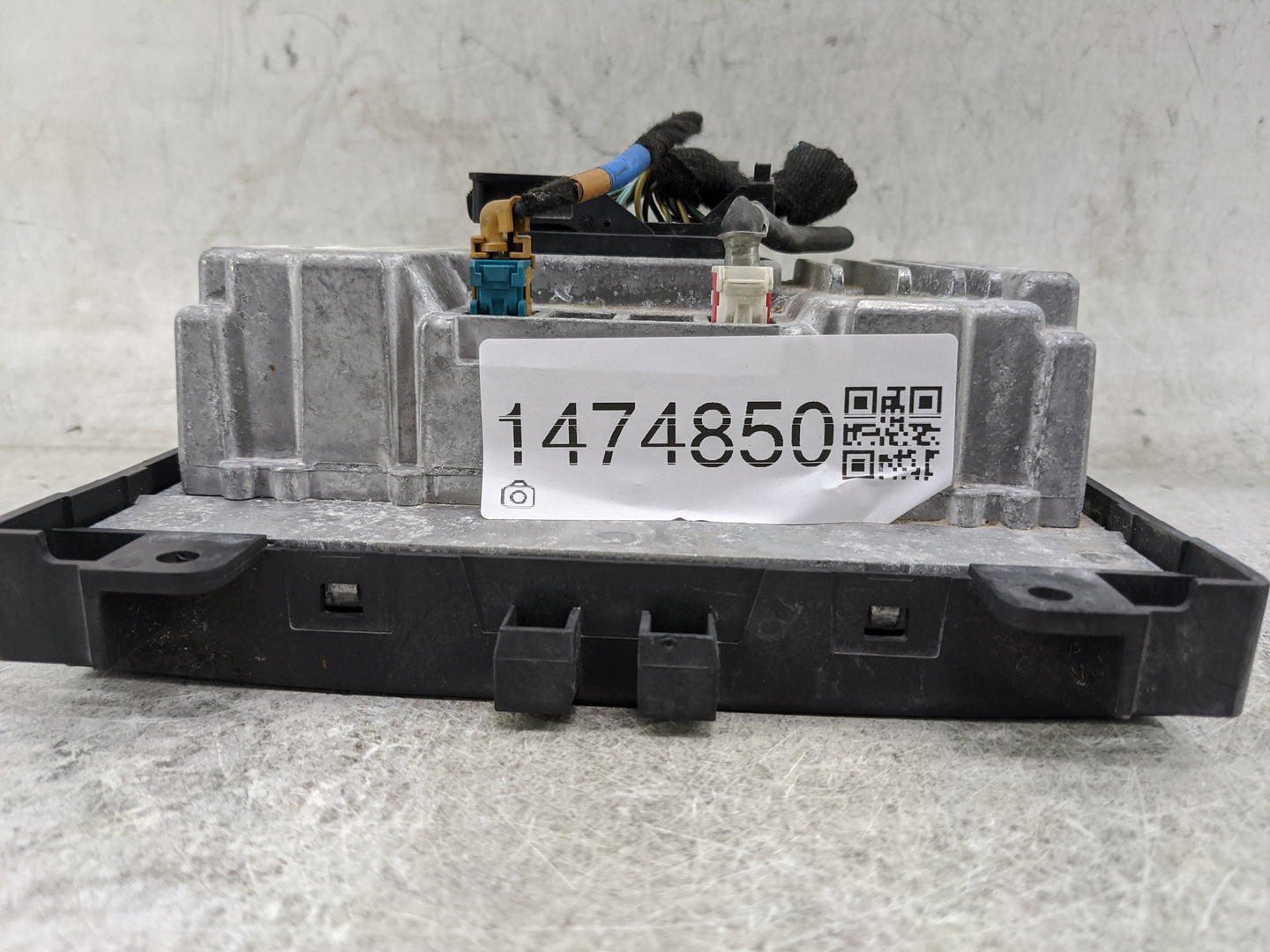 2018-2019 Dodge Charger Radio AM FM Cd Player Receiver Replacement P/N:68399221AC VP2_7 L NA SXM Fits Fits 2018 2019 OEM Use