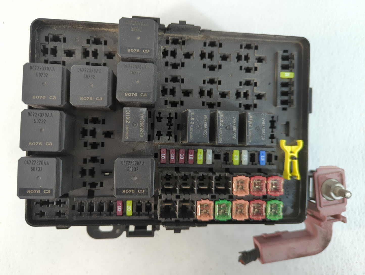 2019-2020 Dodge Charger Fusebox Fuse Box Panel Relay Module P/N:P68384404AC Fits Fits 2019 2020 OEM Used Auto Parts - Oemuse