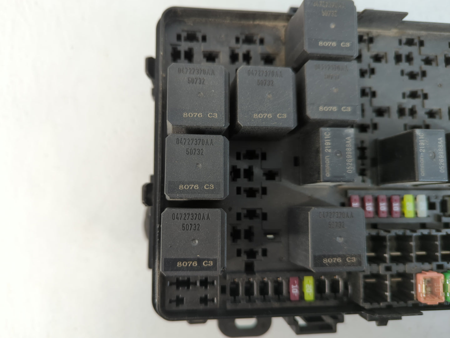 2019-2020 Dodge Charger Fusebox Fuse Box Panel Relay Module P/N:P68384404AC Fits Fits 2019 2020 OEM Used Auto Parts - Oemuse