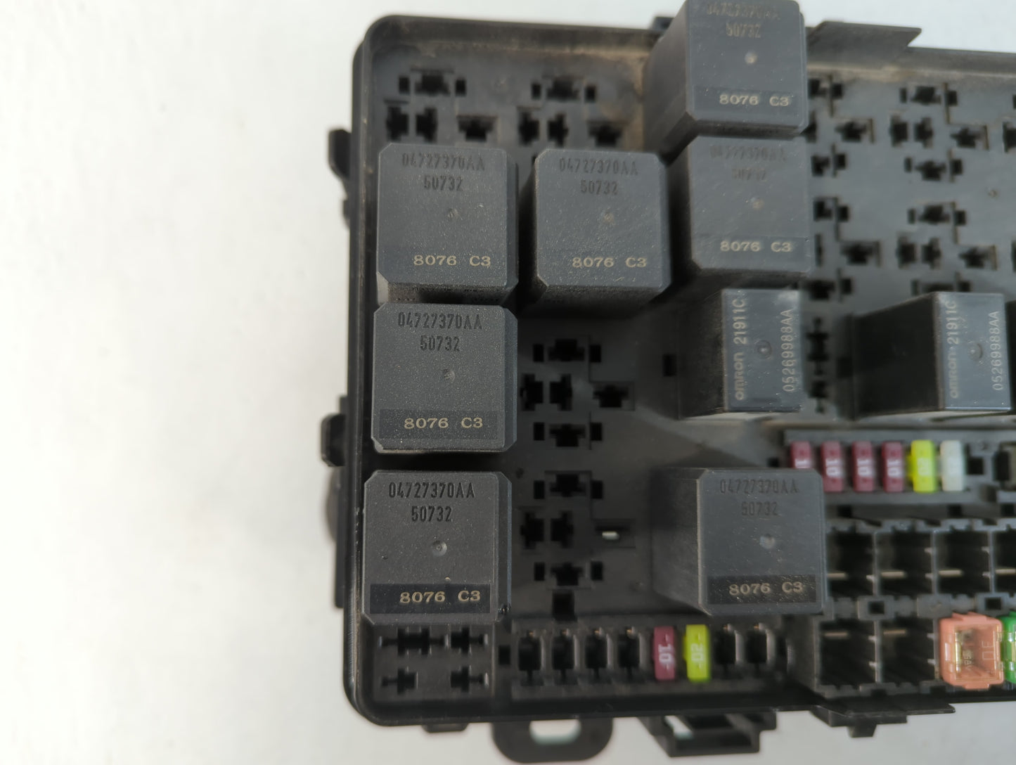 2019-2020 Dodge Charger Fusebox Fuse Box Panel Relay Module P/N:P68384404AC Fits Fits 2019 2020 OEM Used Auto Parts - Oemuse