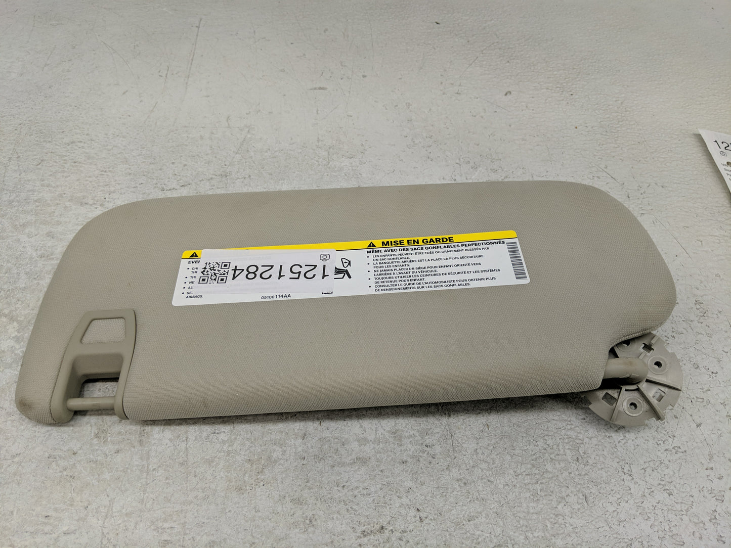 2011-2022 Dodge Durango Sun Visor Shade Replacement Passenger Right Mirror Fits OEM Used Auto Parts - Oemusedautoparts1.com