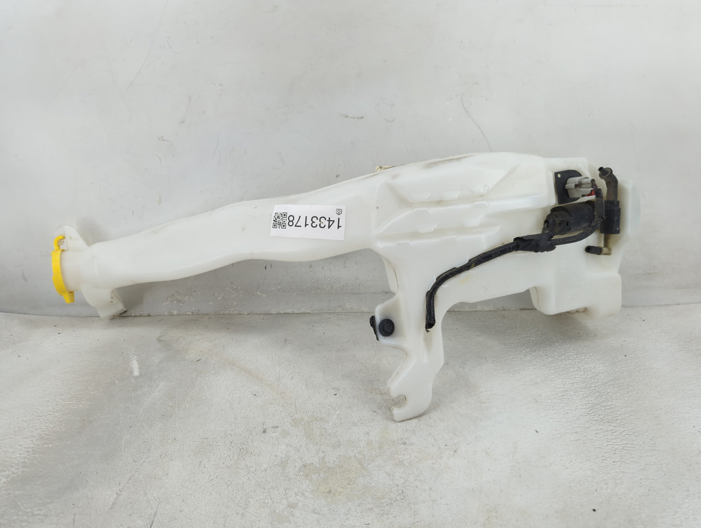2011-2022 Dodge Durango Windshield Washer Fluid Reservoir Bottle Oem - Oemusedautoparts1.com