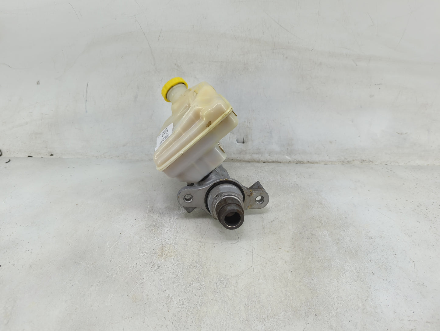 2012-2020 Dodge Grand Caravan Brake Master Cylinder 1490179 - Oemusedautoparts1.com