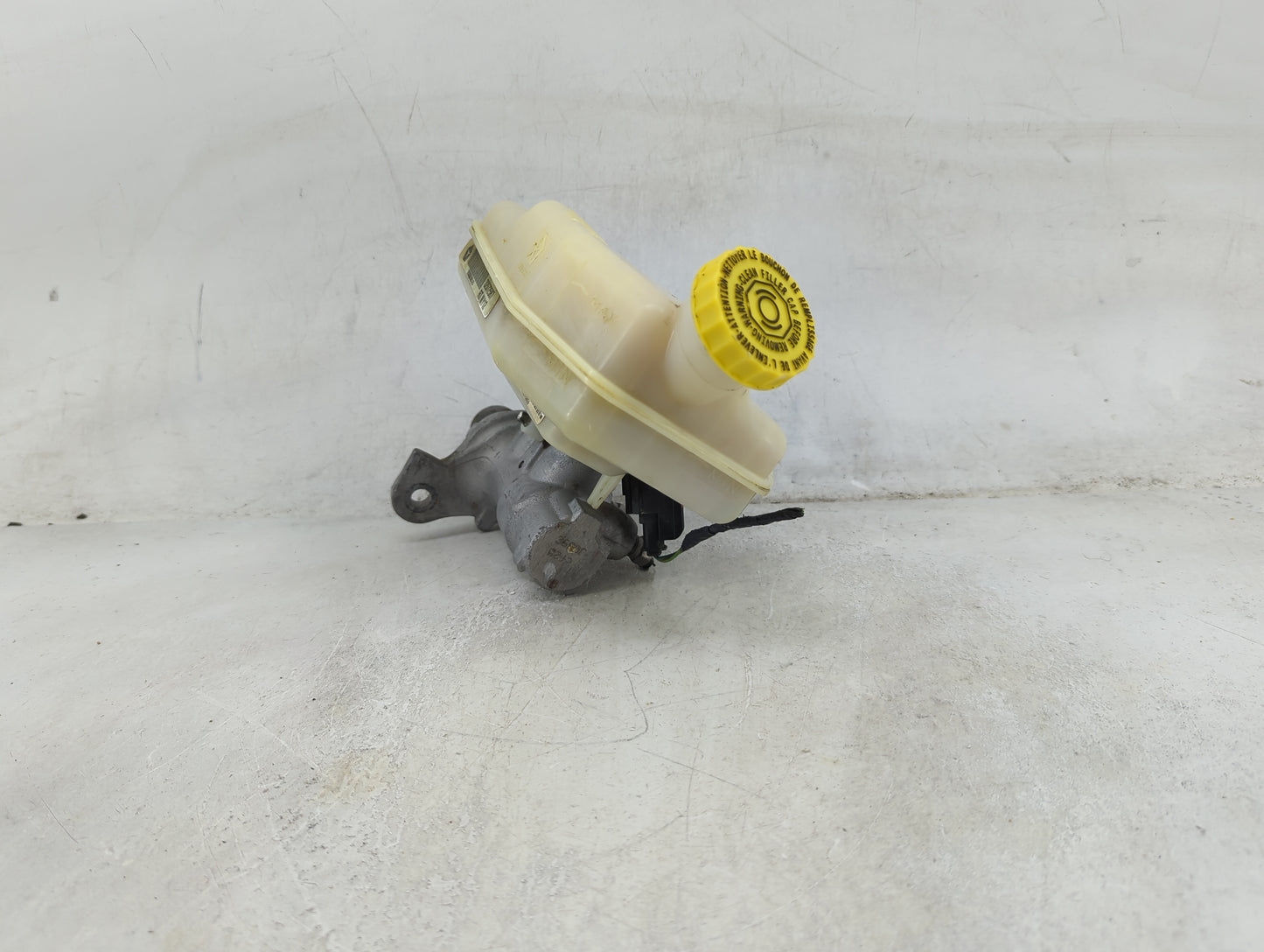2012-2020 Dodge Grand Caravan Brake Master Cylinder 1490179 - Oemusedautoparts1.com