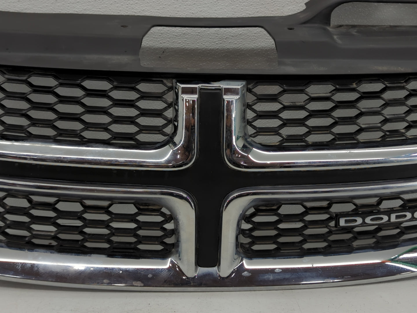 2019 Dodge Journey Front Grille Bumper Not Included - Oemusedautoparts1.com