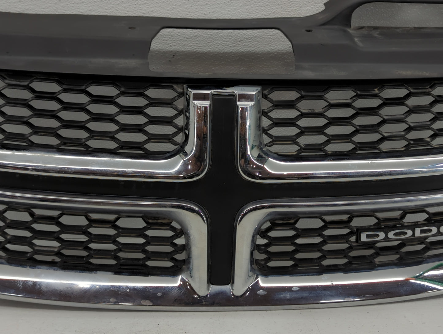 2019 Dodge Journey Front Grille Bumper Not Included - Oemusedautoparts1.com