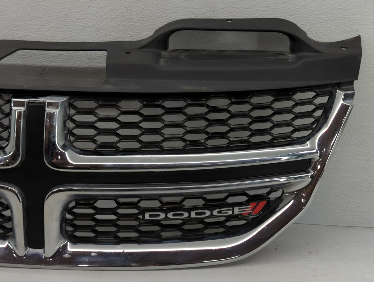 2019 Dodge Journey Front Grille Bumper Not Included - Oemusedautoparts1.com