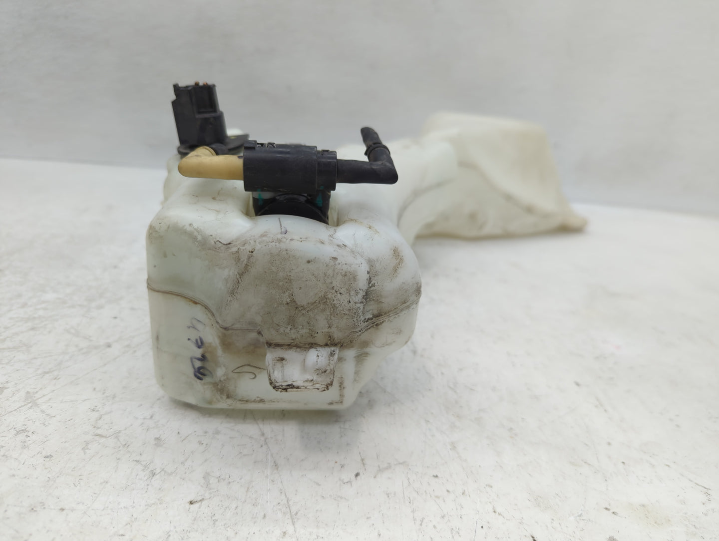 2019 Dodge Journey Windshield Washer Fluid Reservoir Bottle Oem - Oemusedautoparts1.com
