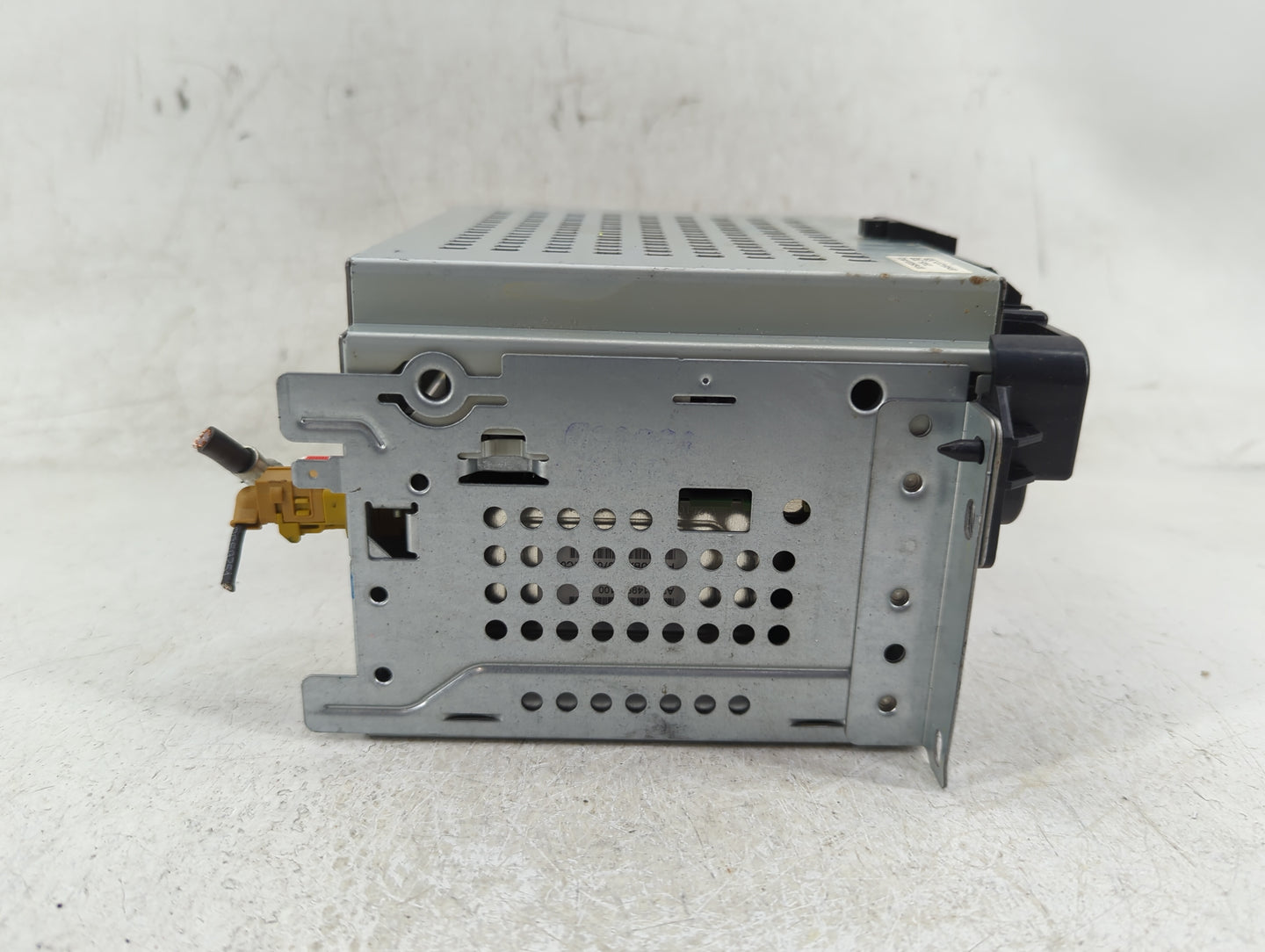 2018-2020 Dodge Journey Radio AM FM Cd Player Receiver Replacement P/N:P68209665AG Fits Fits 2018 2019 2020 OEM Used Auto Pa