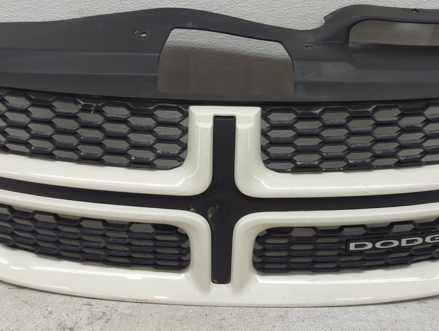 2019 Dodge Journey Front Grille Bumper Not Included - Oemusedautoparts1.com