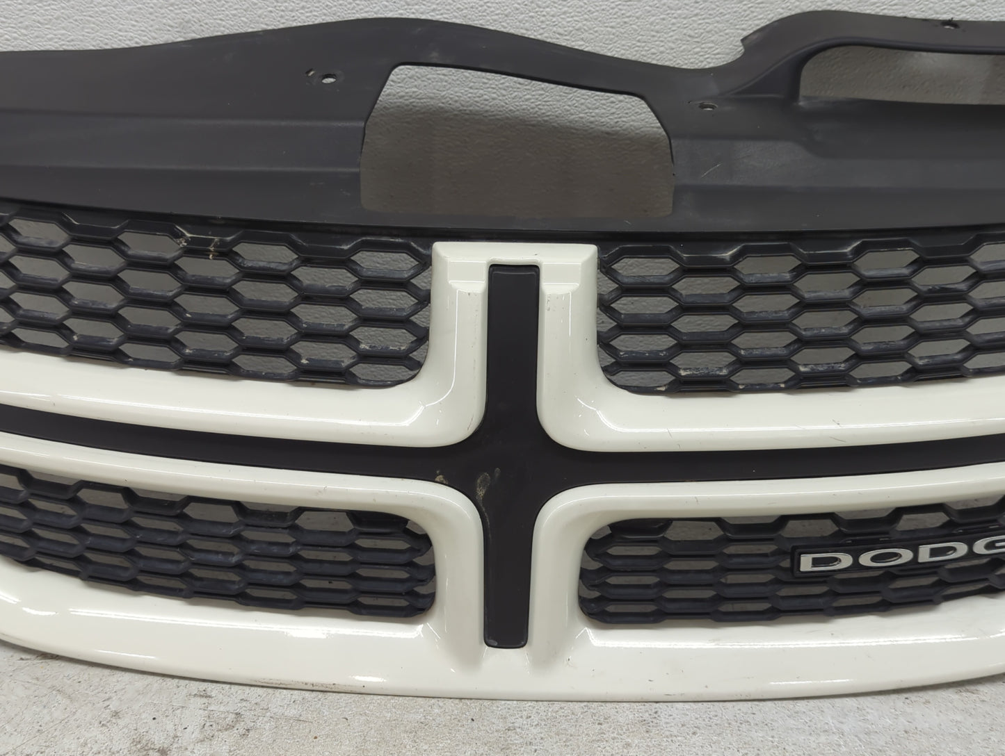 2019 Dodge Journey Front Grille Bumper Not Included - Oemusedautoparts1.com