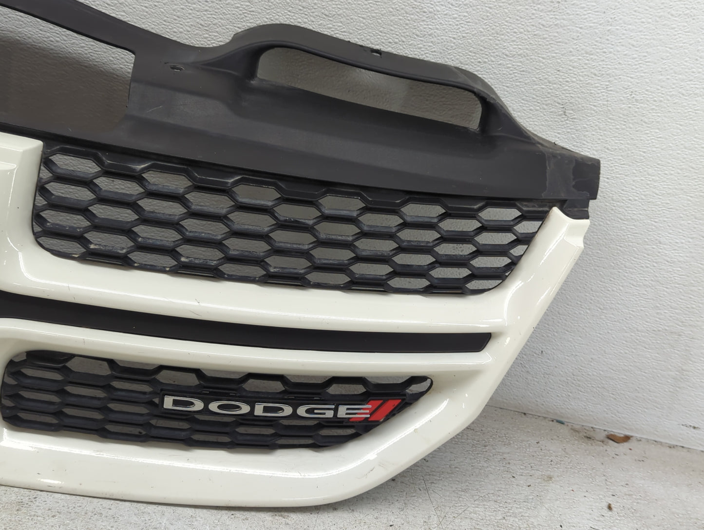 2019 Dodge Journey Front Grille Bumper Not Included - Oemusedautoparts1.com