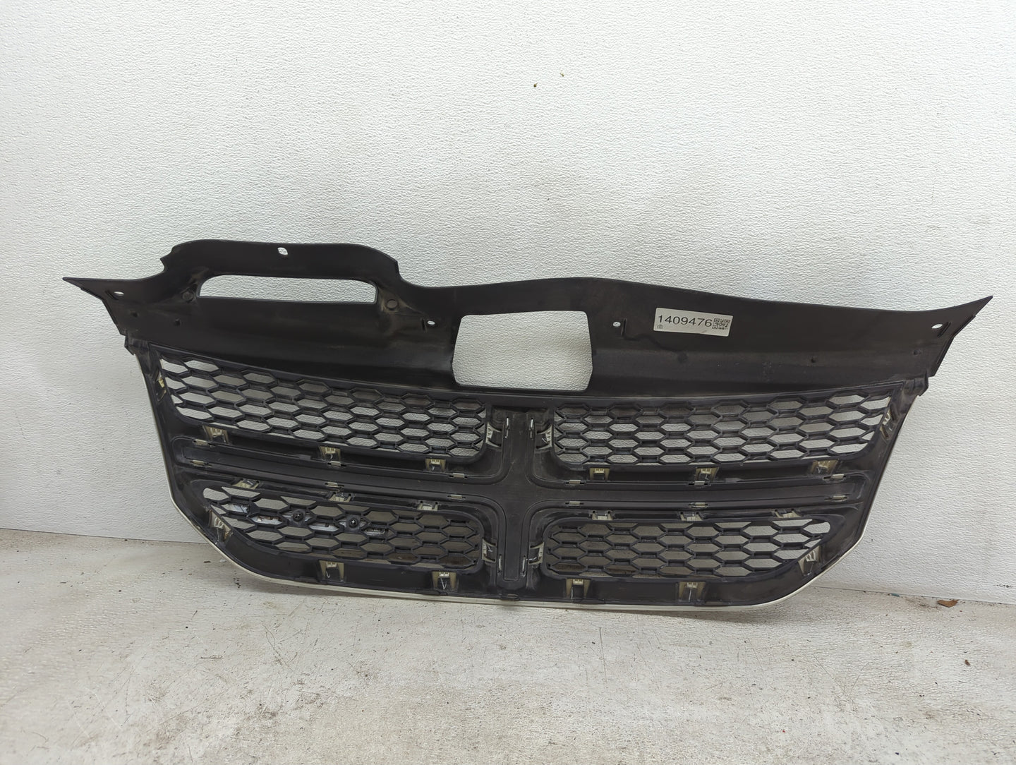 2019 Dodge Journey Front Grille Bumper Not Included - Oemusedautoparts1.com