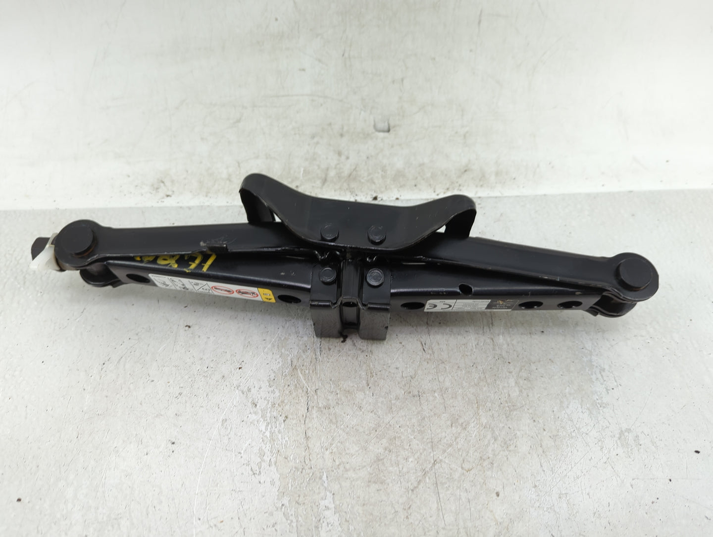 2019 Dodge Journey Spare Scissor Car Jack - Oemusedautoparts1.com