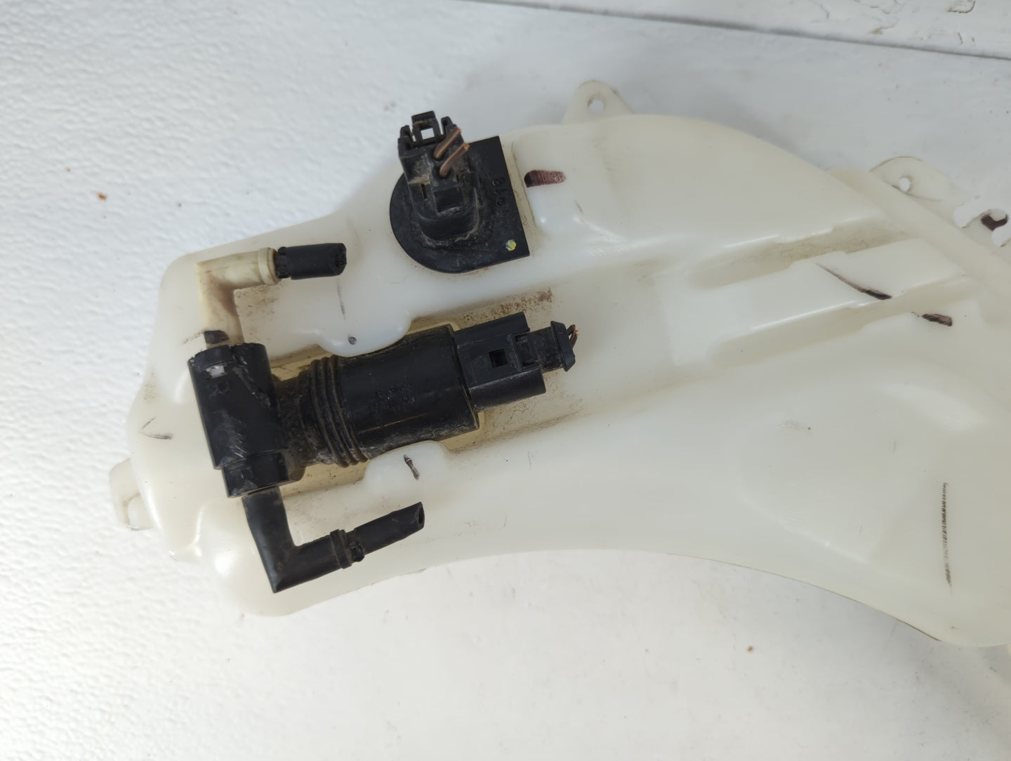 2019 Dodge Journey Windshield Washer Fluid Reservoir Bottle Oem - Oemusedautoparts1.com