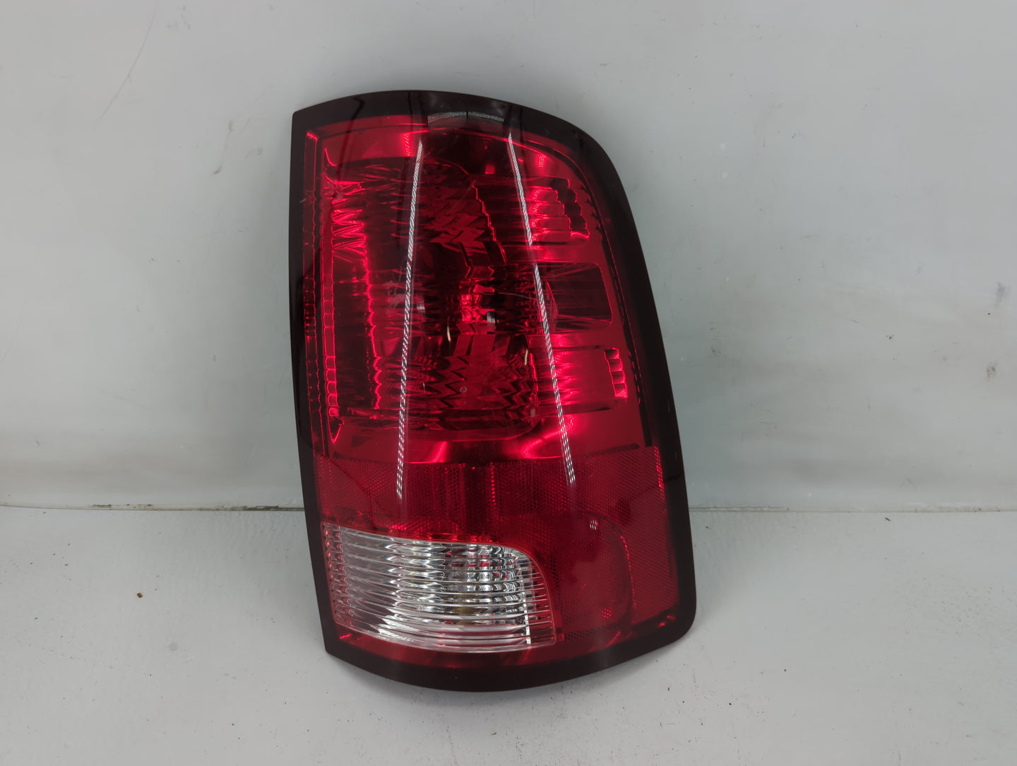 2019 Dodge Ram 1500 Tail Light Assembly Passenger Right OEM P/N:55277414AC 50693B Fits OEM Used Auto Parts - Oemusedautopart