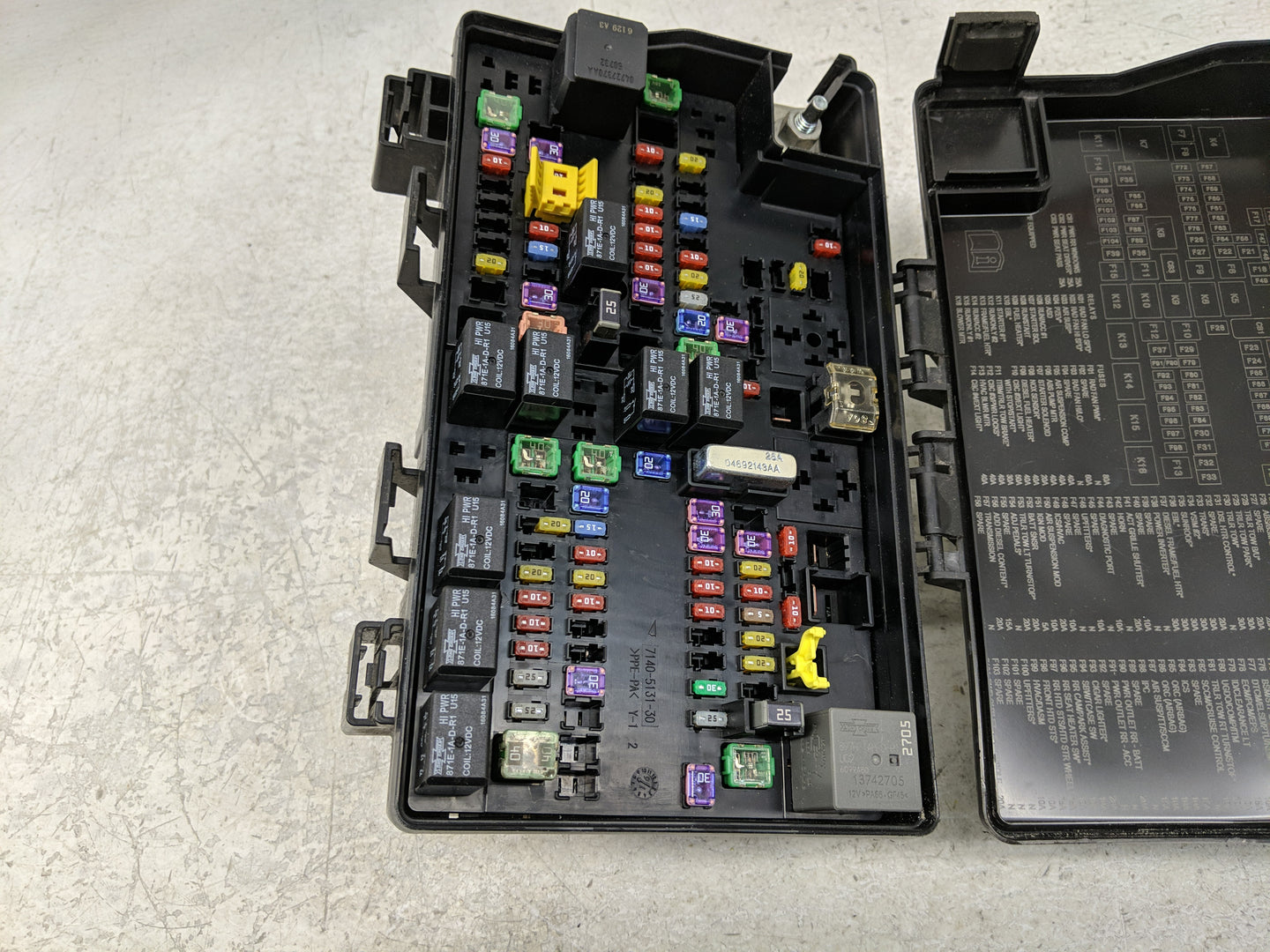 2019 Dodge Ram 1500 Fusebox Fuse Box Panel Relay Module P/N:P68322371AA Fits OEM Used Auto Parts - Oemusedautoparts1.com