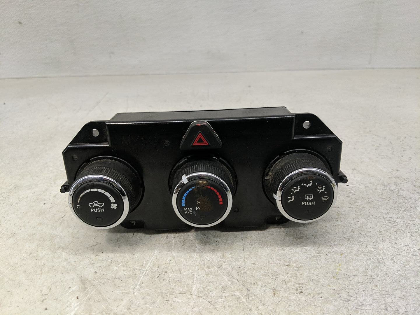 2019 Dodge Ram 1500 Climate Control Module Temperature AC/Heater Replacement P/N:P68268190AA Fits OEM Used Auto Parts - Oemu