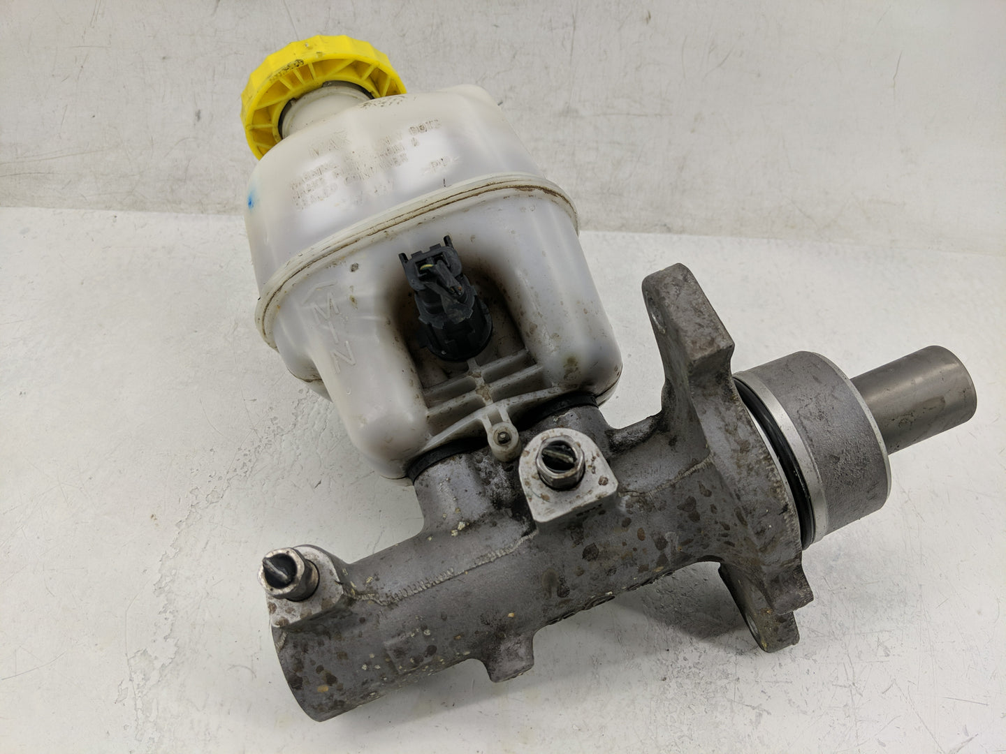 2007-2008 Dodge Ram 1500 Brake Master Cylinder - Oemusedautoparts1.com
