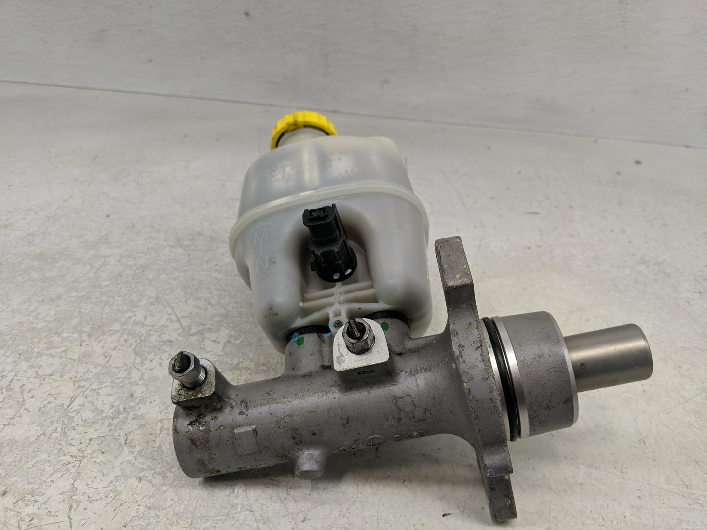 2007-2008 Dodge Ram 1500 Brake Master Cylinder - Oemusedautoparts1.com