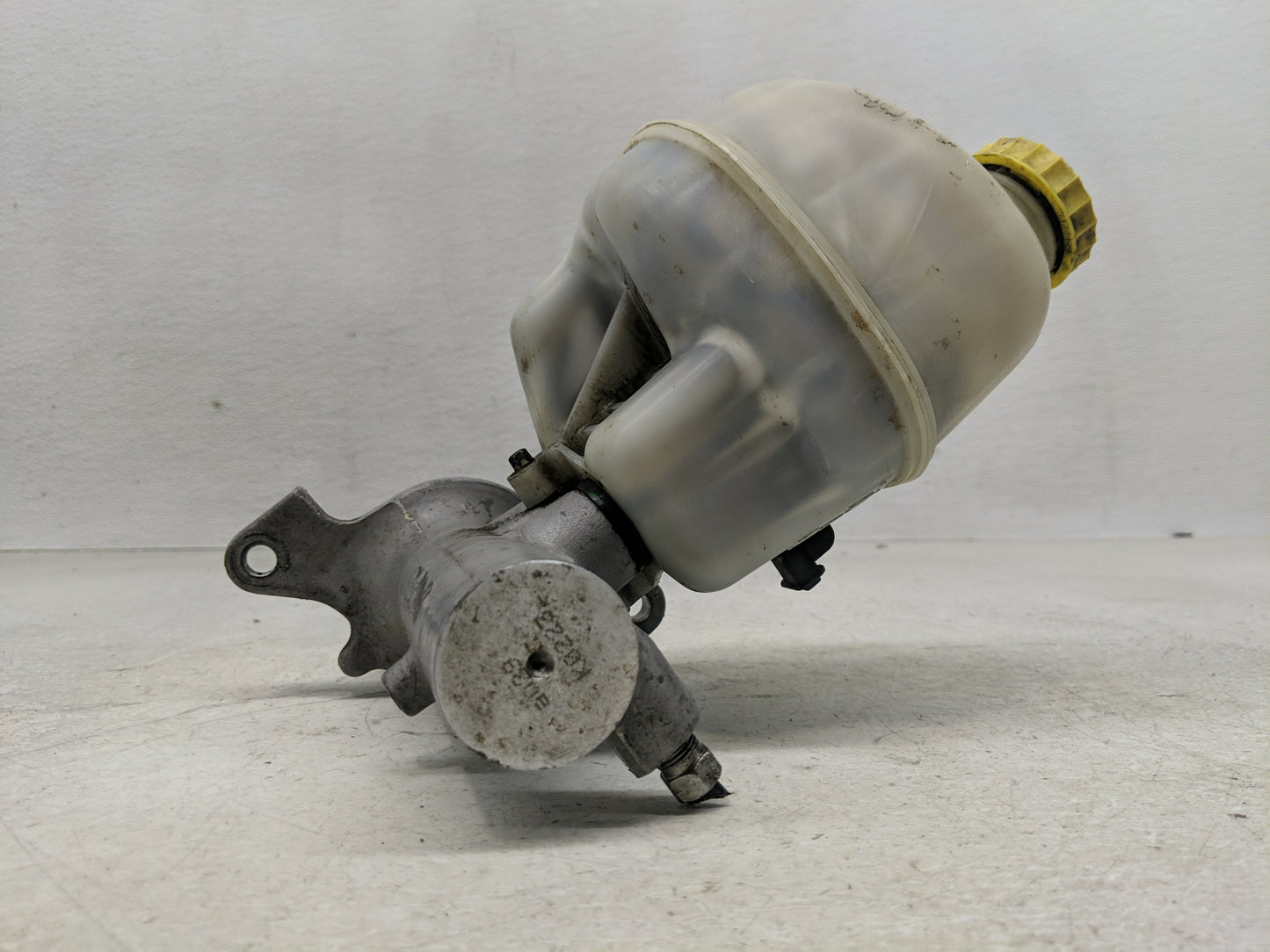 2007-2008 Dodge Ram 1500 Brake Master Cylinder - Oemusedautoparts1.com