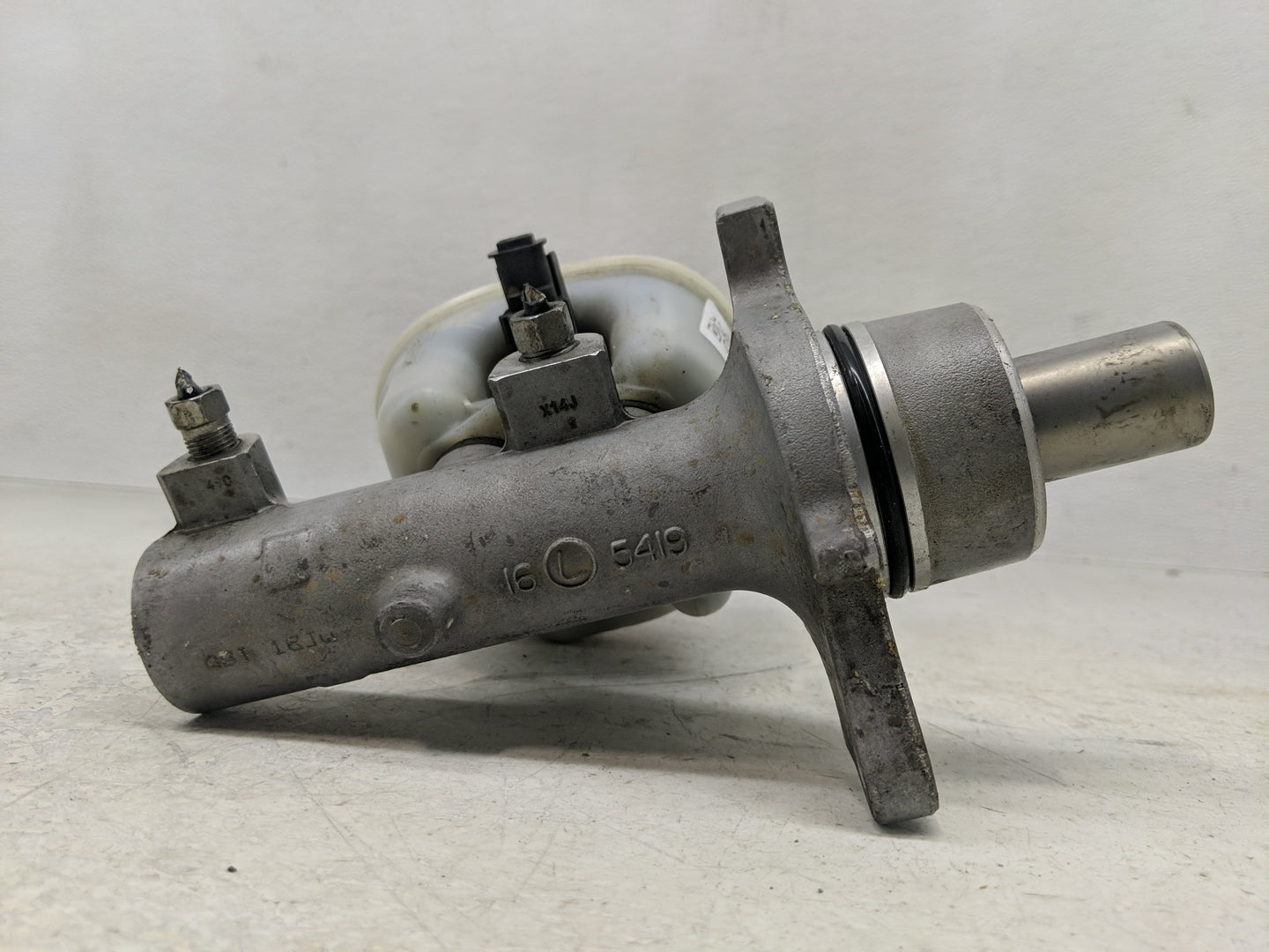 2007-2008 Dodge Ram 1500 Brake Master Cylinder - Oemusedautoparts1.com