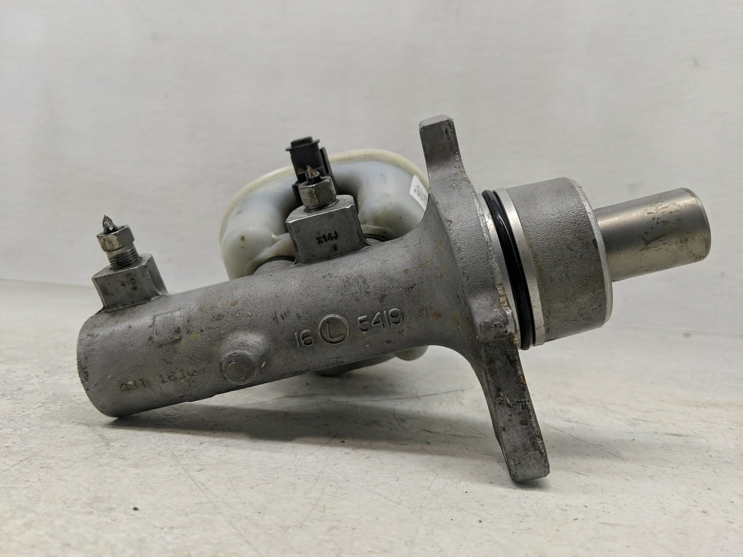 2007-2008 Dodge Ram 1500 Brake Master Cylinder - Oemusedautoparts1.com