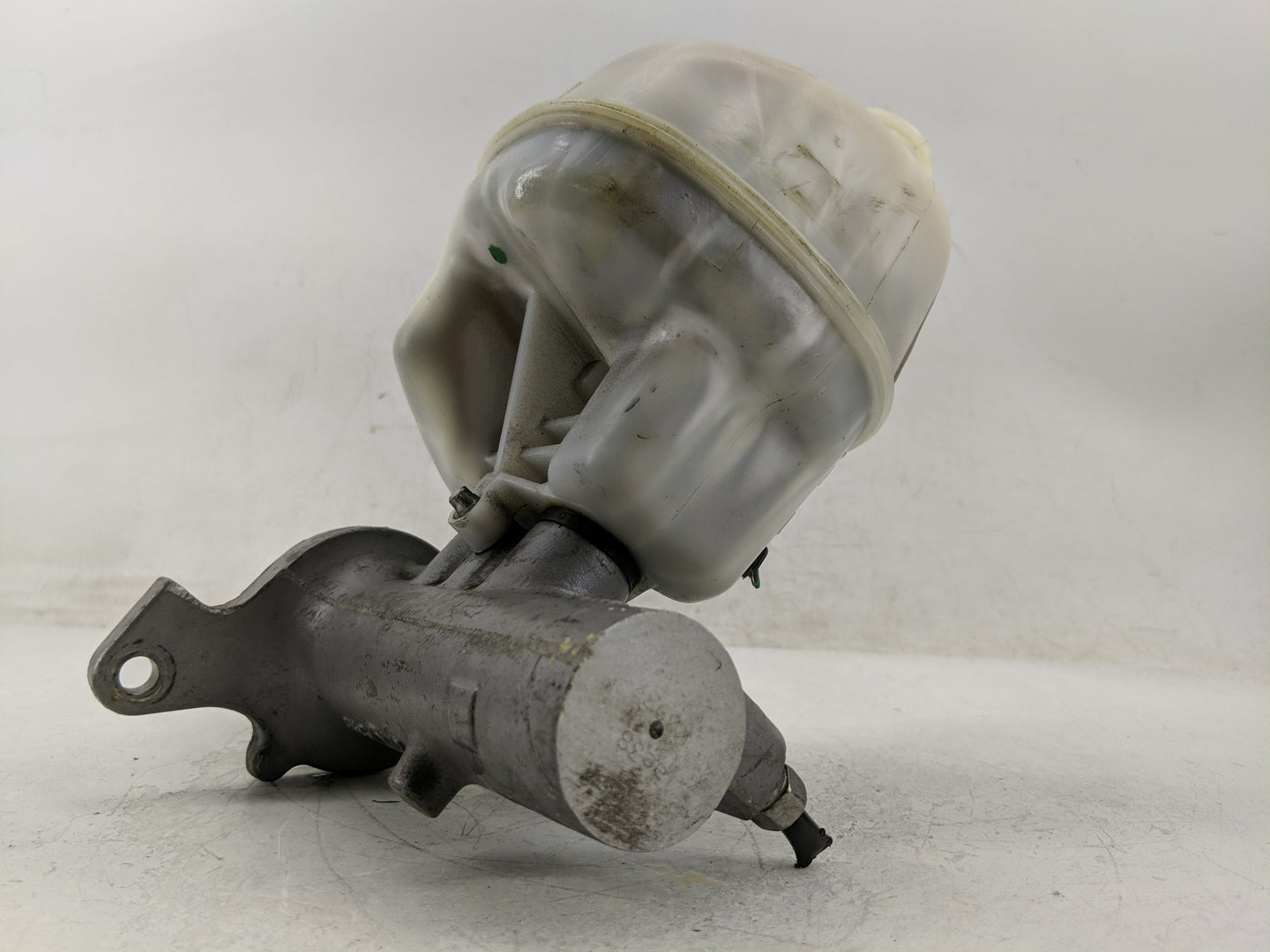 2007-2008 Dodge Ram 1500 Brake Master Cylinder 1312772 - Oemusedautoparts1.com