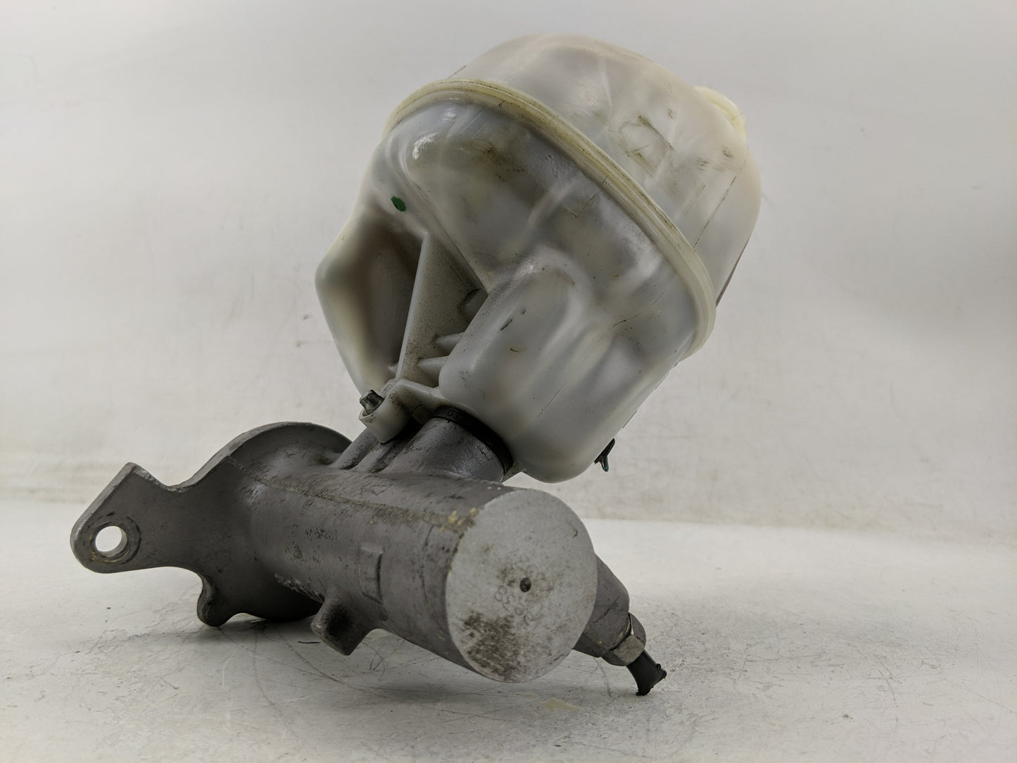 2007-2008 Dodge Ram 1500 Brake Master Cylinder 1312772 - Oemusedautoparts1.com