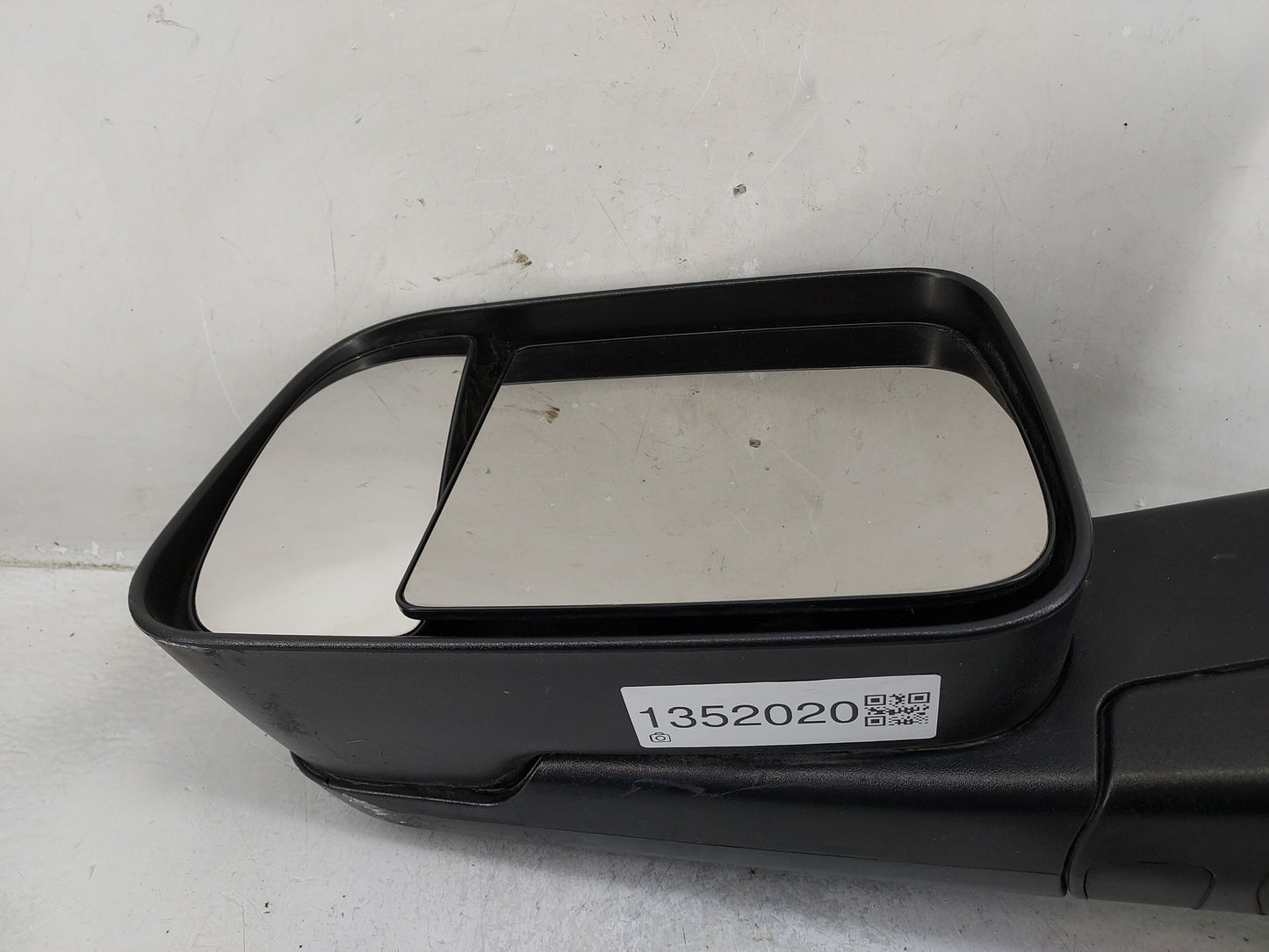 2019 Dodge Ram 1500 Driver Side View Mirror - Left Door Mirror OEM Used - Oemusedautoparts1.com