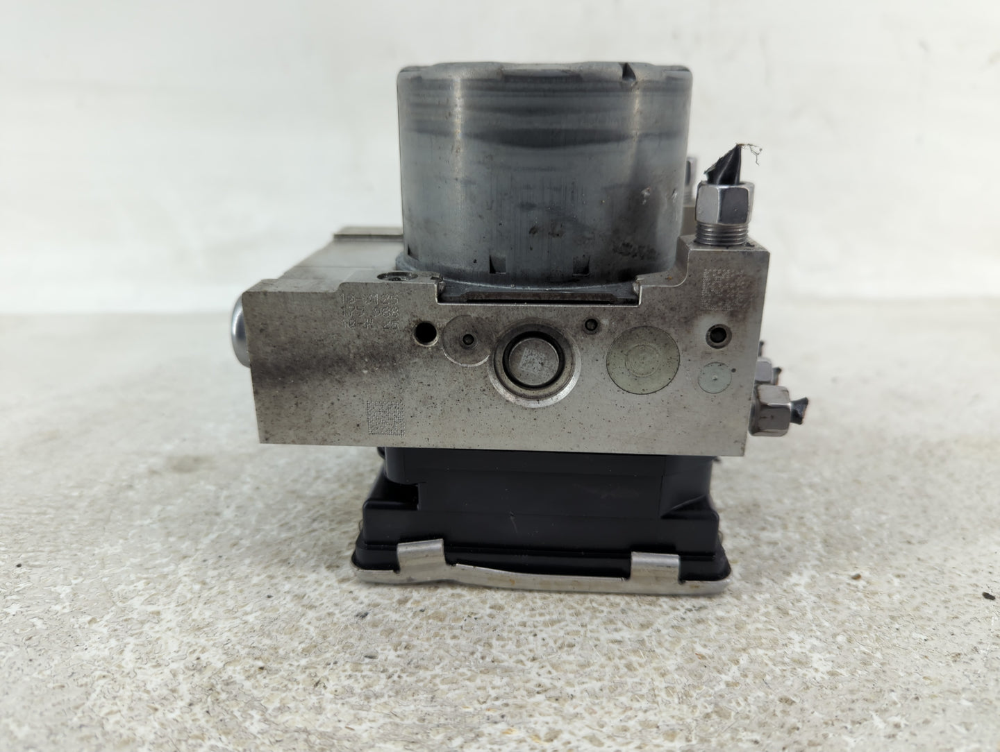 2019 Dodge Ram 1500 ABS Pump Control Module Replacement P/N:68432418AB Fits Fits 2020 2021 2022 OEM Used Auto Parts - Oemuse