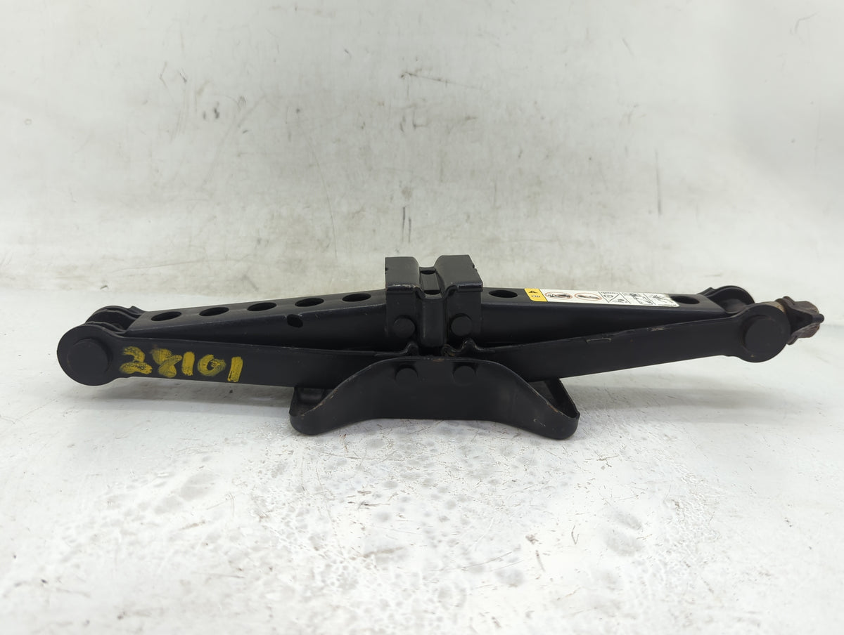 2019 Dodge Ram 1500 Spare Scissor Car Jack - Oemusedautoparts1.com