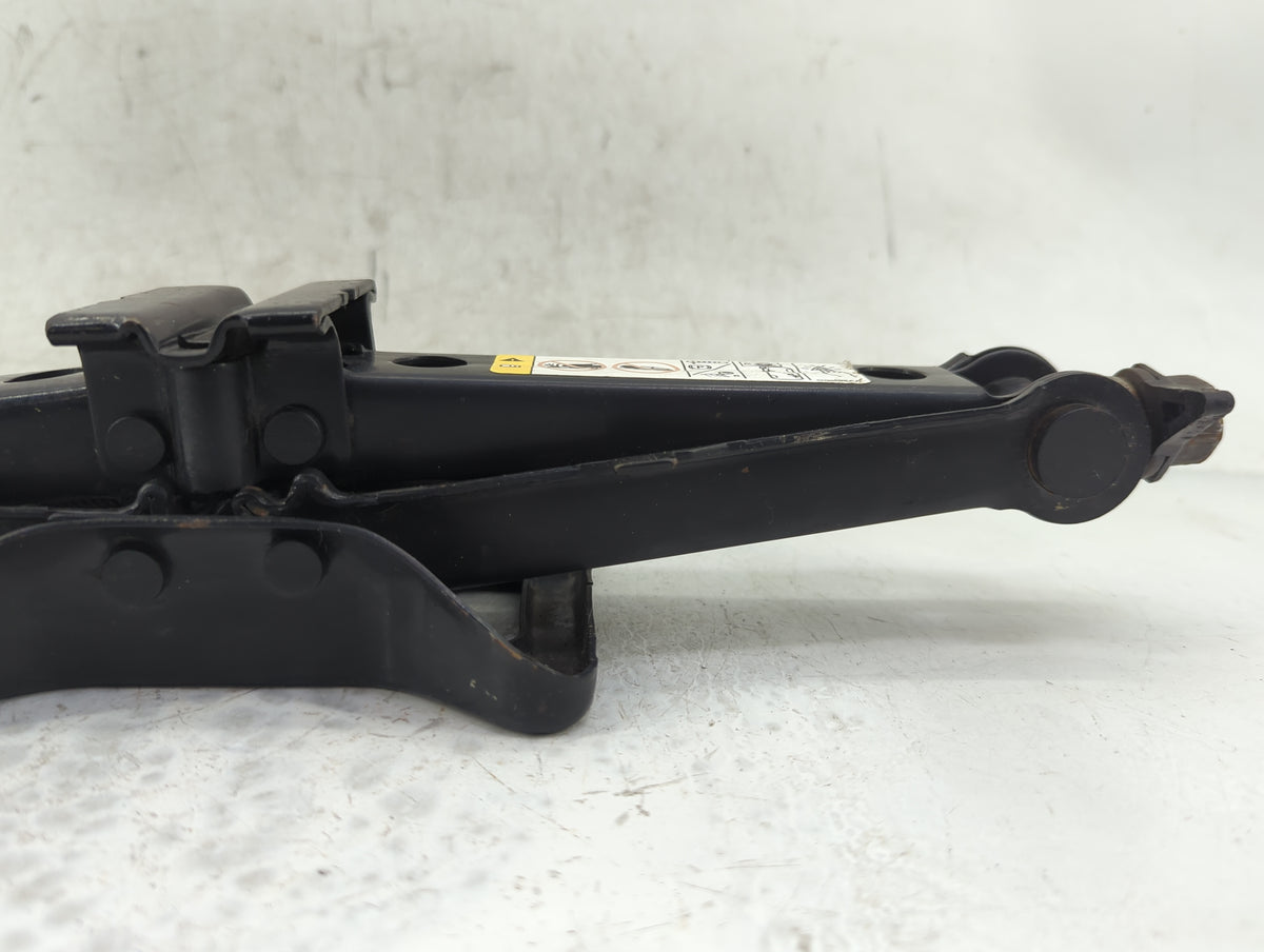 2019 Dodge Ram 1500 Spare Scissor Car Jack - Oemusedautoparts1.com