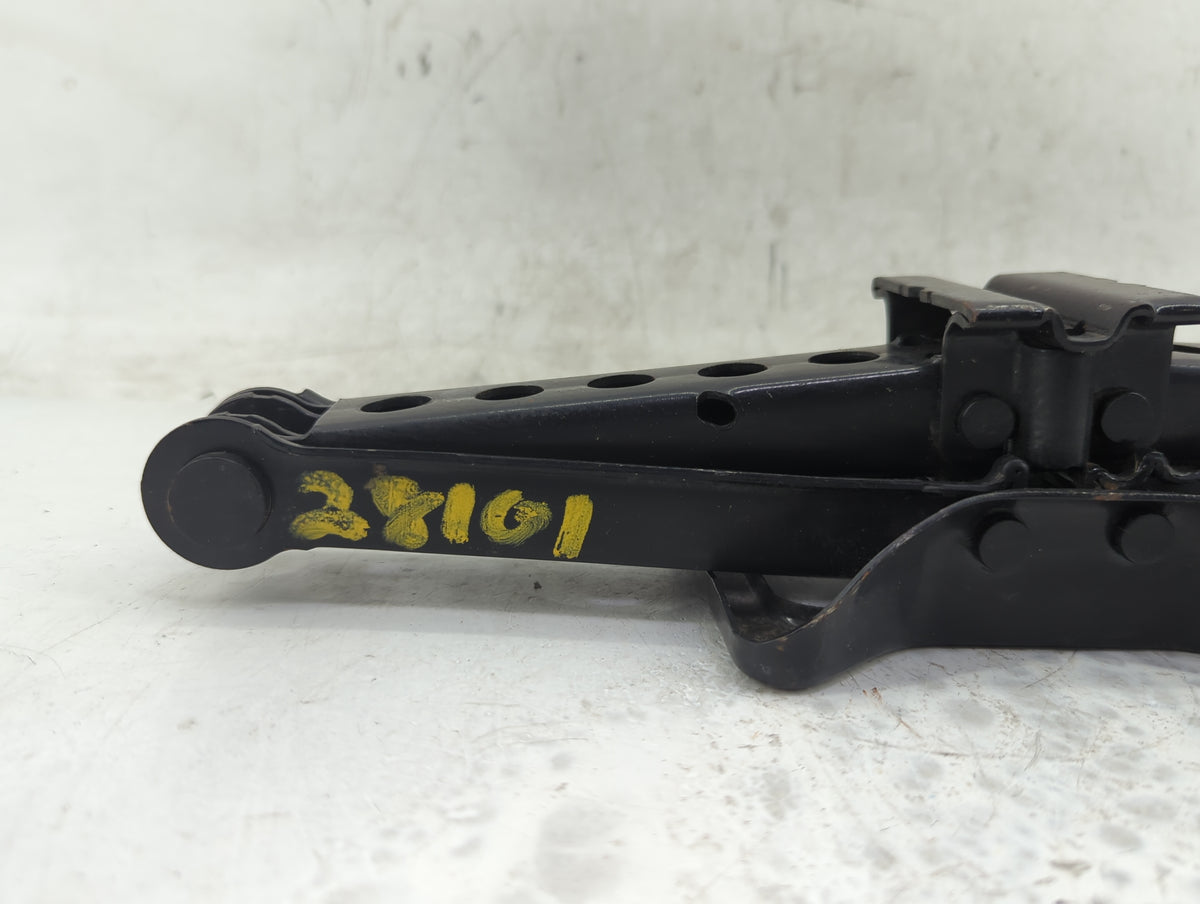 2019 Dodge Ram 1500 Spare Scissor Car Jack - Oemusedautoparts1.com