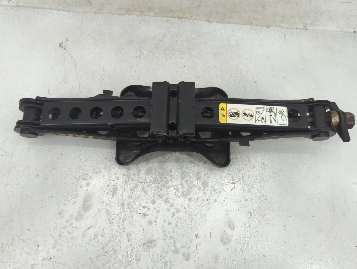 2019 Dodge Ram 1500 Spare Scissor Car Jack - Oemusedautoparts1.com