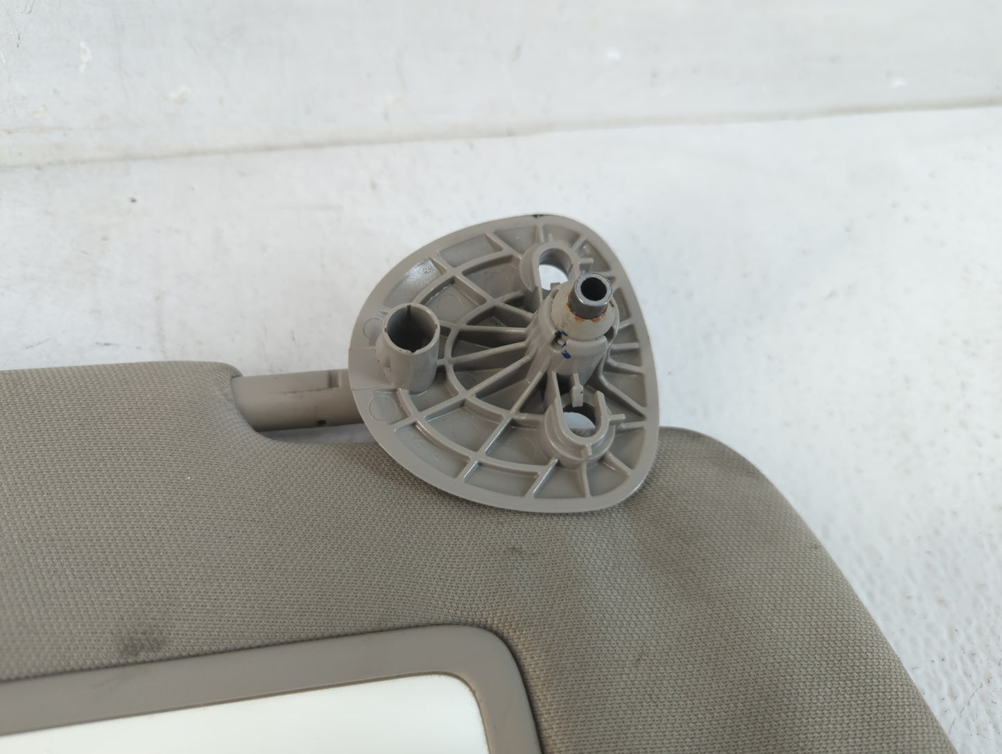2019 Dodge Ram 1500 Sun Visor Shade Replacement Passenger Right Mirror Fits OEM Used Auto Parts - Oemusedautoparts1.com