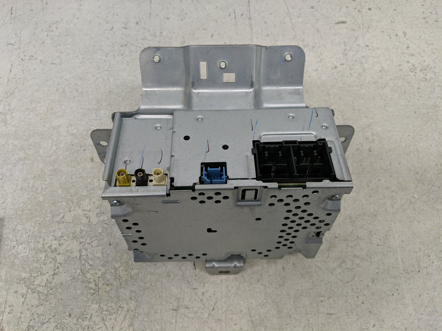 2018-2019 Ford Ecosport Radio AM FM Cd Player Receiver Replacement P/N:J2BT-19C107-HS Fits Fits 2018 2019 OEM Used Auto Part