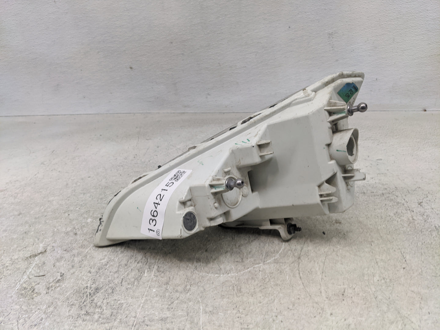 2019 Ford Ecosport Tail Light Assembly Passenger Right OEM P/N:GN15-13B220-EB 90110183, 90110148 Fits OEM Used Auto Parts - 