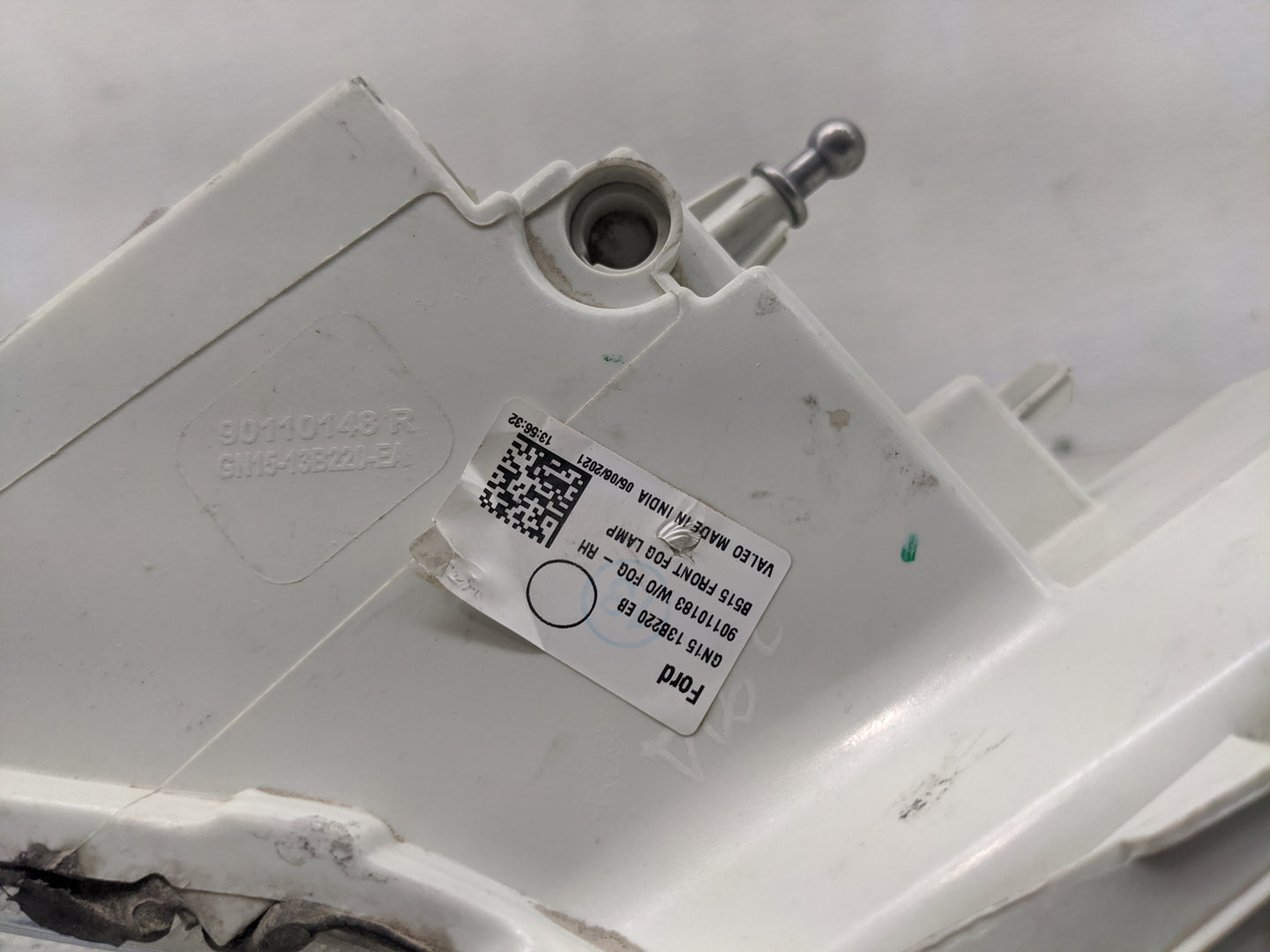 2019 Ford Ecosport Tail Light Assembly Passenger Right OEM P/N:GN15-13B220-EB 90110183, 90110148 Fits OEM Used Auto Parts - 